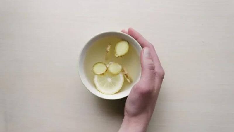 Uống trà gừng cũng là cách giúp bạn chăm sóc và bảo vệ cơ thể khỏi bệnh tật