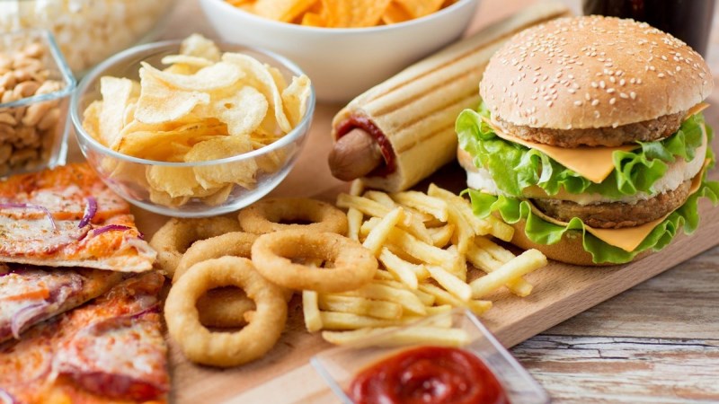 Ăn nhiều chất béo gây tăng cholesterol