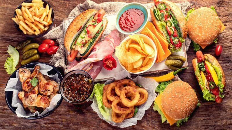 Các thực phẩm giàu chất béo bão hòa có thể làm tăng LDL cholesterol