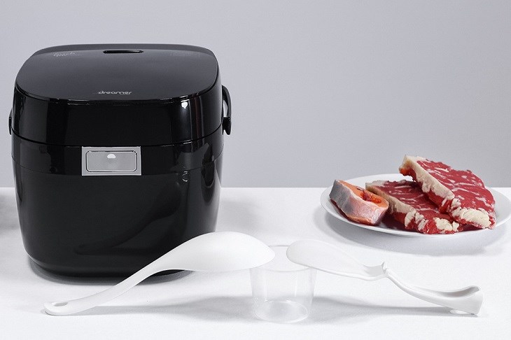 Nồi cơm cao tần Dreamer 1.5 lít DR-IH15B có công suất 1100W, giúp cơm nhanh chín, tiết kiệm thời gian