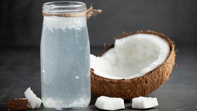 Mặc dù chứa ít calo nhưng nước dừa cung cấp 5,2g đường fructose