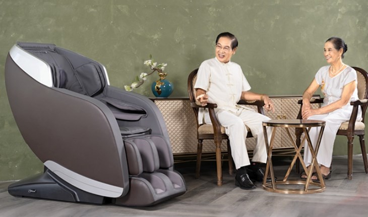 Bạn nên trang bị ghế massage dành cho người cao tuổi để thực hiện các động tác xoa bóp, giảm đau mỏi cơ thể