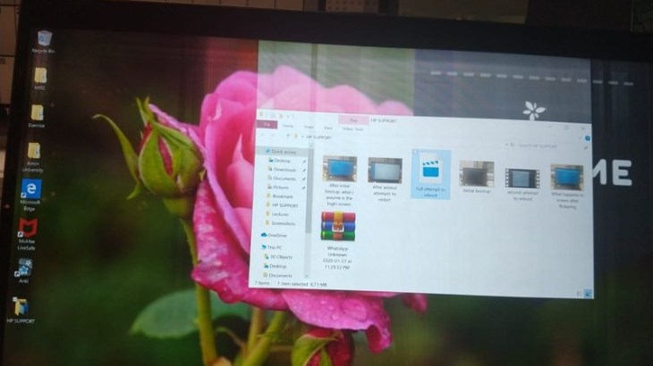 Màn hình laptop bị bóng mờ ảnh hưởng đến trải nghiệm của người dùng