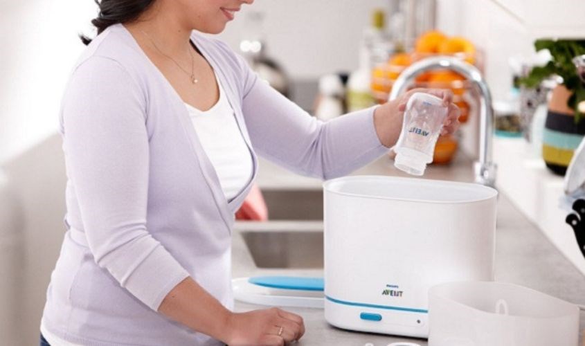Sử dụng bình sữa, máy tiệt trùng bình sữa làm từ nhựa PP, ABS để đảm bảo an toàn