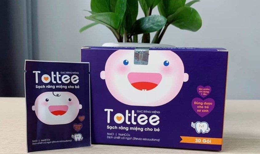 Gạc răng miệng cho bé Tottee hộp 30 gói (từ 0 tháng)