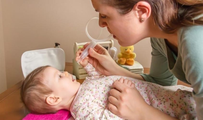 Máy hút mũi là thiết bị dùng để lấy dịch mũi và đờm bên trong mũi của trẻ