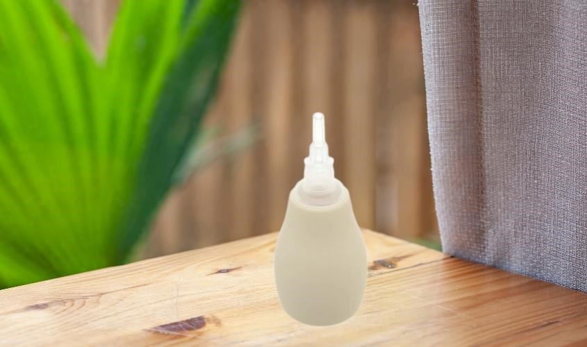 Dụng cụ hút mũi Pigeon K559 dạng bóp