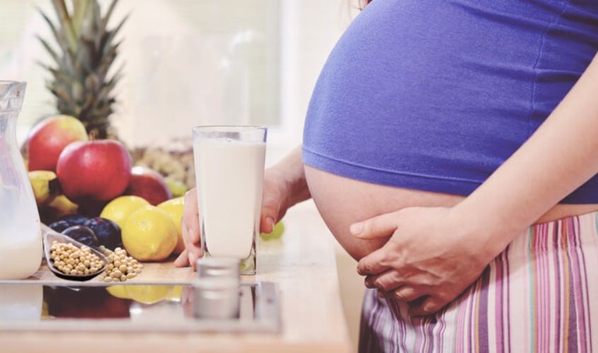 Mẹ bầu không nên uống sữa đậu nành với các loại trái cây họ chanh