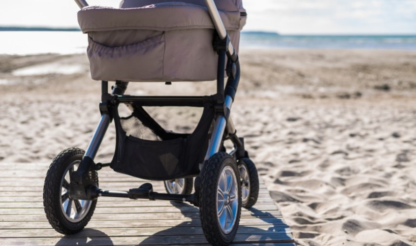 Cha mẹ nên ưu tiên xe đẩy có chất liệu hợp kim chắc chắn