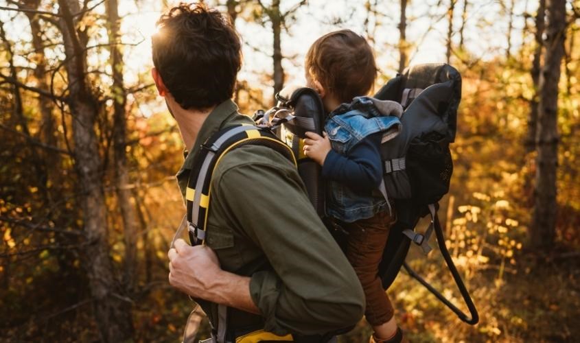 Không nên địu bé quá 2 - 3 tiếng