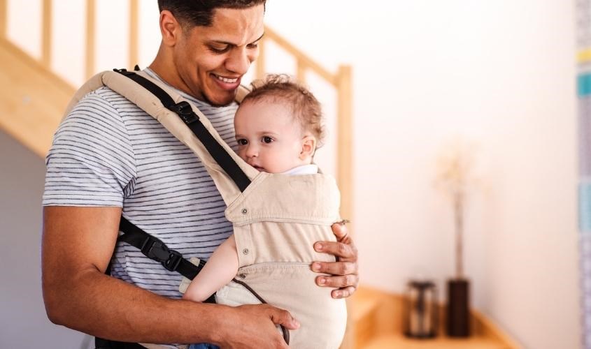 Trẻ từ 4 đến 6 tháng tuổi phù hợp với địu dạng võng hoặc túi