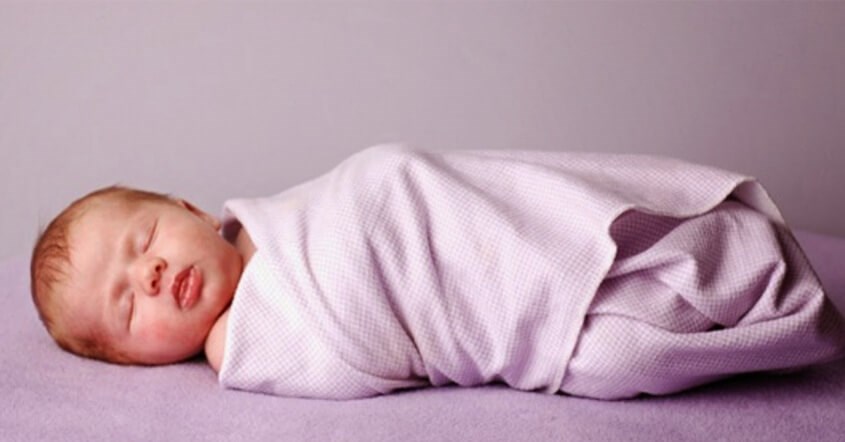 Lợi ích của việc quấn tã cho trẻ sơ sinh