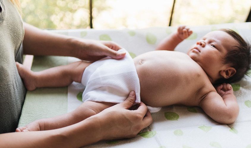 Quấn tã tam giác cho vùng kín của trẻ sơ sinh