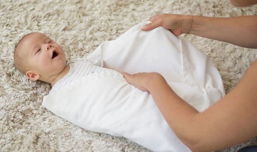 Quấn tã tam giác toàn thân cho trẻ sơ sinh