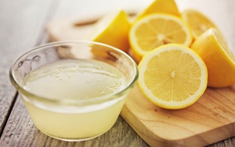 Và đừng quên cả nước cốt chanh cũng có thể kháng khuẩn