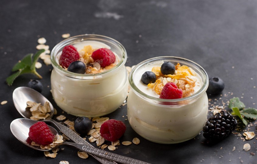 Trộn sữa chua với rau củ, trái cây