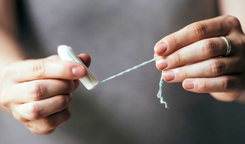 Tampon được làm từ cotton, rayon hoặc hỗn hợp cả hai Tampon được làm từ cotton, rayon hoặc hỗn hợp cả hai