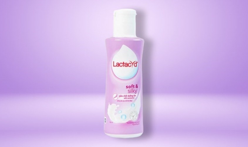 Dung dịch vệ sinh phụ nữ Lactacyd Soft & Silky hương dịu nhẹ 150 ml