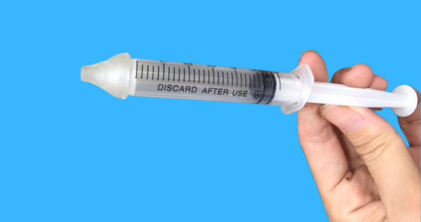 Mẹ nên sử dụng bơm tiêm không có kim 