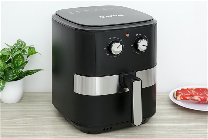Nồi chiên không dầu Rapido RAF-7.0M 7 lít có thể chiên thức ăn chín đều nhờ công nghệ làm nóng điện trở nhiệt Nồi chiên không dầu Rapido RAF-7.0M 7 lít có thể chiên thức ăn chín đều nhờ công nghệ làm nóng điện trở nhiệt