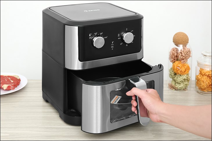 Nồi chiên không dầu Rapido RAF-8.0M 8 lít có dung tích 8 lít, đáp ứng tốt nhu cầu sử dụng của gia đình có từ 4 - 6 thành viên Nồi chiên không dầu Rapido RAF-8.0M 8 lít có dung tích 8 lít, đáp ứng tốt nhu cầu sử dụng của gia đình có từ 4 - 6 thành viên