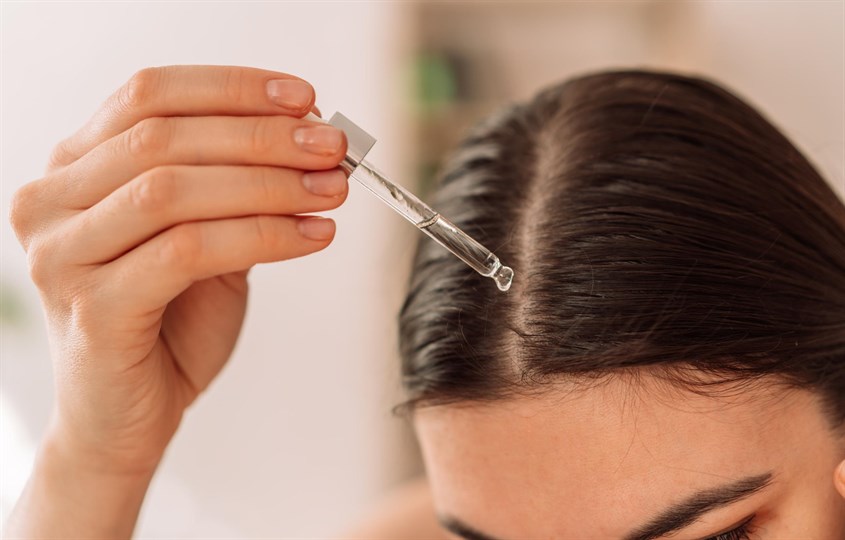 Dưỡng tóc bằng dầu mù u Dưỡng tóc bằng dầu mù u