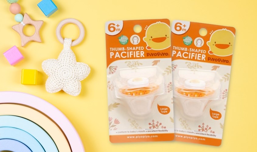 Ti ngậm PIYOPIYO kèm nắp PY830593 (từ 6 tháng)