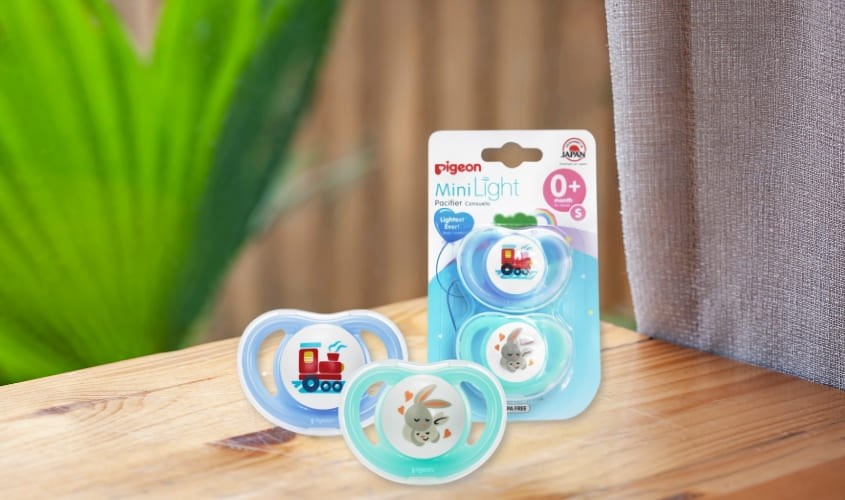 Bộ 2 ti ngậm Pigeon Mini Light size S (0 - 3 tháng) - Màu ngẫu nhiên