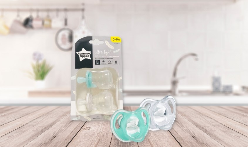 Bộ 2 ti ngậm Tommee Tippee Ultra Light 433452 (0 - 6 tháng) - Màu ngẫu nhiên
