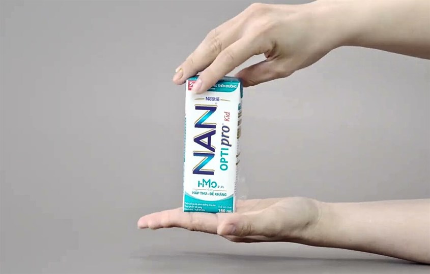 Lốc 4 hộp sữa pha sẵn Nestlé Nan Optipro Kid 180 ml (từ 1 tuổi) Lốc 4 hộp sữa pha sẵn Nestlé Nan Optipro Kid 180 ml (từ 1 tuổi)