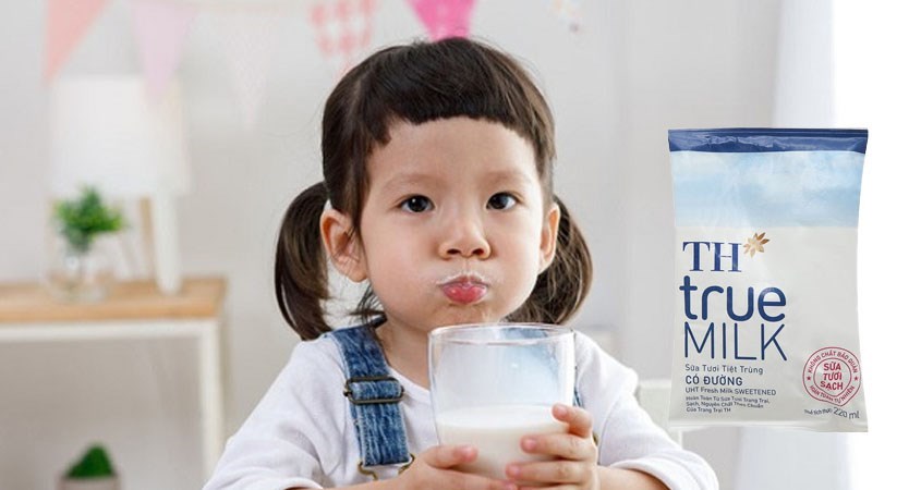 Sữa tươi TH true MILK có đường 220 ml Sữa tươi TH true MILK có đường 220 ml