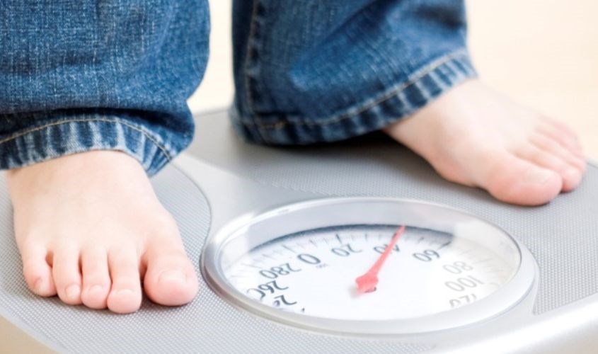 Sữa chua giàu protein, điều này có lợi cho việc kiểm soát cân nặng.