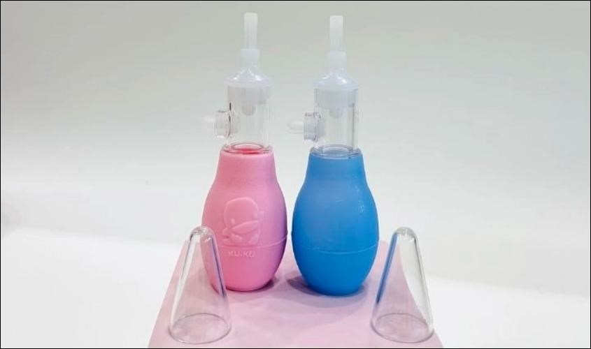 Dụng cụ hút mũi KuKu KU5373A dạng bóp có nắp đậy - Màu ngẫu nhiên