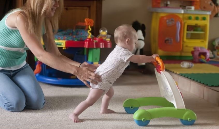 Trẻ từ 8 tháng tuổi trở lên có thể dùng xe tập đi