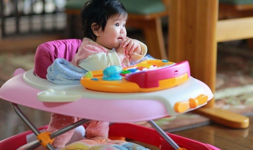 Sử dụng xe tập đi đúng cách để tránh gây tổn thương cho bé