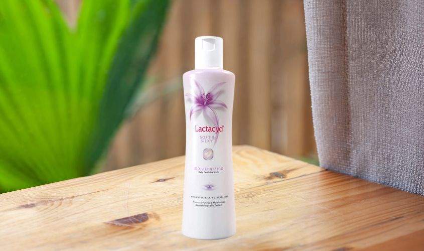 Dung dịch vệ sinh phụ nữ Lactacyd Soft & Silky hương dịu nhẹ 250 ml