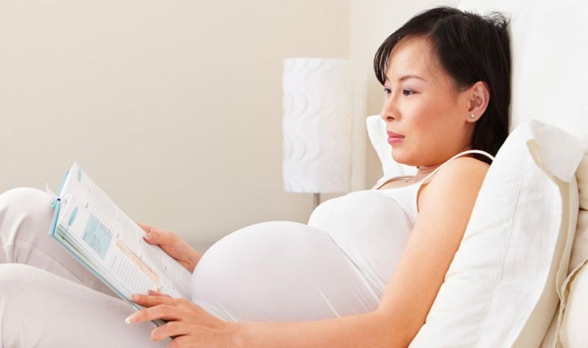 ặng cho mẹ bầu những cuốn sách liên quan đến chăm sóc thai nhi để có thêm nhiều kiến thức