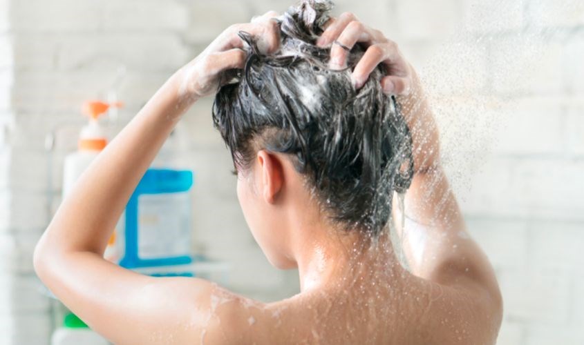 Phụ nữ sau sinh nên lắng nghe cơ thể trước khi tắm gội để đảm bảo an toàn sức khỏe