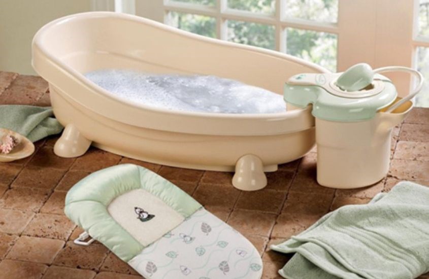 Chuẩn bị sẵn sàng các dụng cụ trước khi tắm cho bé