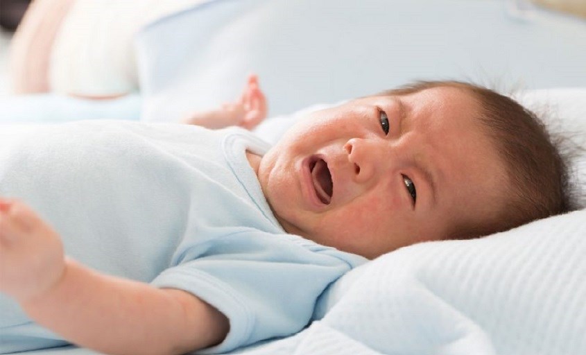 Trẻ bị ngộ độc vitamin D thường có các triệu chứng như: ăn kém, giảm cân, đau bụng,... Trẻ bị ngộ độc vitamin D thường có các triệu chứng như: ăn kém, giảm cân, đau bụng,...