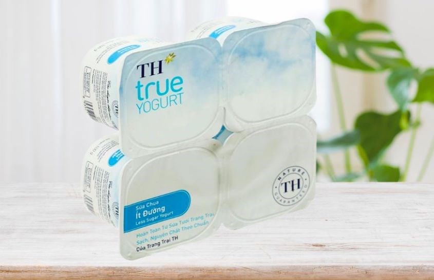 Lốc 4 hộp sữa chua ít đường TH true YOGURT 100g (từ 1 tuổi)