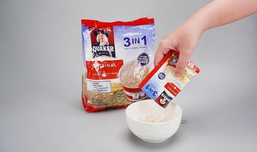 Yến mạch nguyên chất cán vỡ vị truyền thống Quaker 420g (dành cho bé từ 3 tuổi)