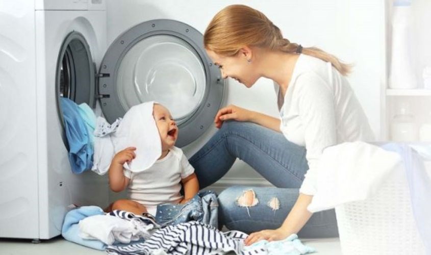 Dùng nước giặt Dnee bằng máy