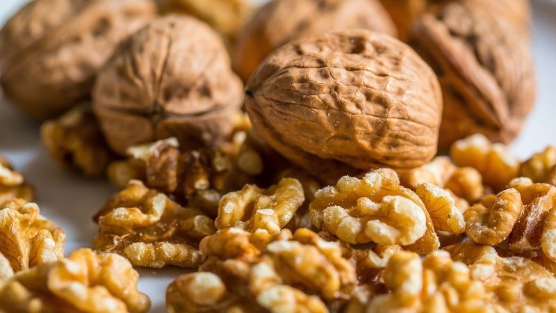 Ăn hạt óc chó giúp cải thiện sức khỏe xương