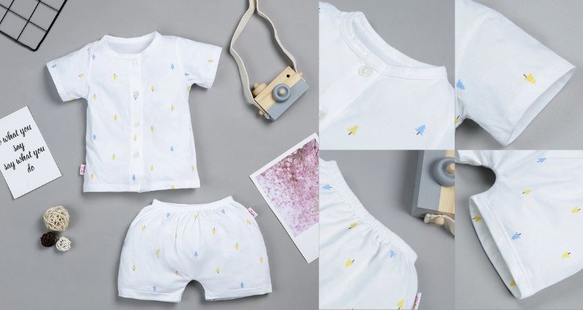 Bộ tay ngắn họa tiết cây thông IQ Baby màu trắng Bộ tay ngắn họa tiết cây thông IQ Baby màu trắng