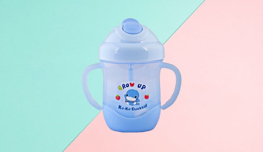 Bình tập uống nhựa PP KuKu KU5452A 200 ml - Màu ngẫu nhiên (từ 12 tháng)