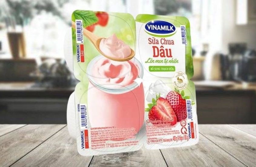 Lốc 4 hộp sữa chua trái cây Vinamilk vị dâu 100g (từ 1 tuổi)