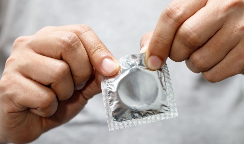 Mở bao cao su theo chỉ dẫn