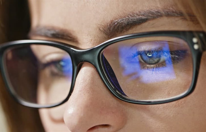 Công nghệ lớp phủ giảm ánh sáng xanh trên tròng kính