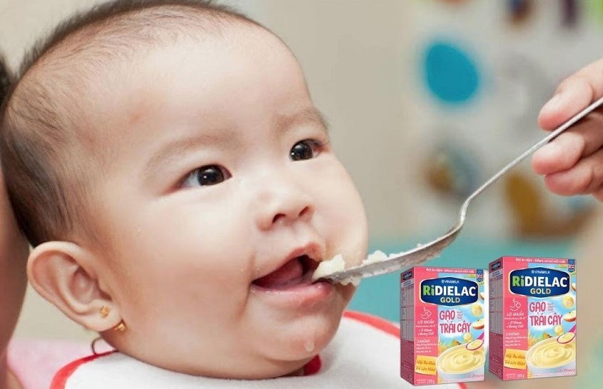 Bột ăn dặm Vinamilk RiDielac Gold gạo và trái cây hộp 200g (6 - 24 tháng) Bột ăn dặm Vinamilk RiDielac Gold gạo và trái cây hộp 200g (6 - 24 tháng)